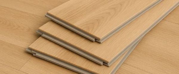 免釘免膠也能完美鋪設！卡扣式木地板優缺點與維護重點